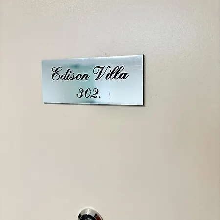 Edison302 Apartment